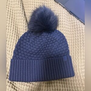 Lululemon Pom Pom toque